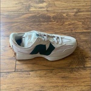 Brand new never worn Men’s New Balance lifestyle Mode De Vie size 9.5